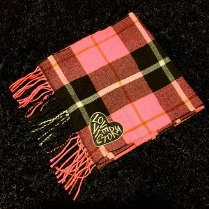 ❤ VS Pink & Black plaid scarf